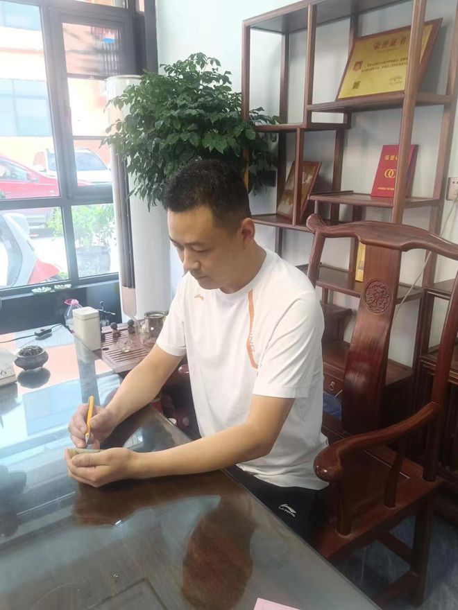 广东省玉石雕刻名家侯瑞乾